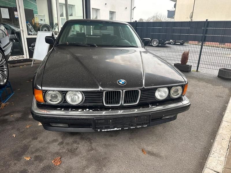Gebraucht BMW 730 187 PS (137 kW) 1990 Schwarz Limousine