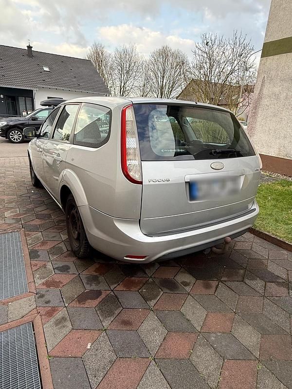 Gebraucht Ford Focus Ambiente 109 PS (80 kW) 2008 Grau Kombi