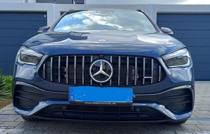 Blau Gebraucht 2022 Mercedes GLA35 AMG AMG SUV | 56.500 € (Fairer Preis) - Bild 1/4