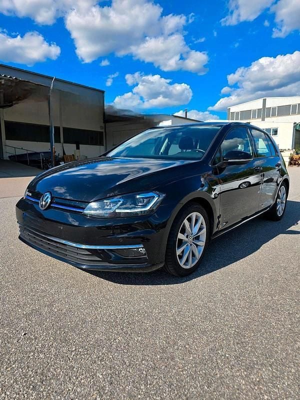 Schwarz Gebraucht 2018 VW Golf VII Limousine | 12.500 € (Guter Preis) - Bild 1/4