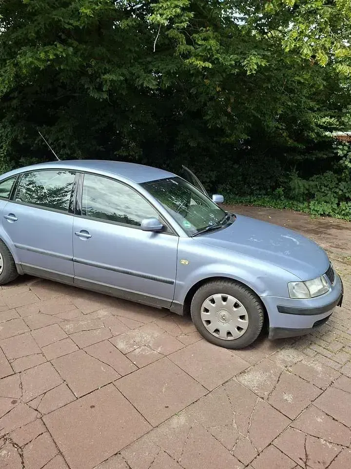 Gebraucht VW Passat Comfortline 101 PS (74 kW) 1999 Blau Limousine