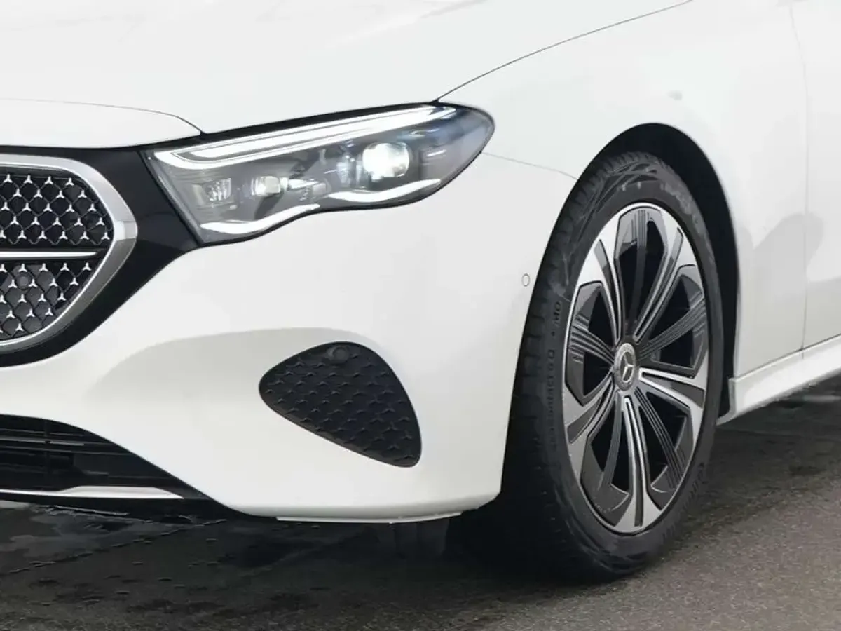 Gebraucht Mercedes E300 Avantgarde 313 PS (230 kW) 2025 Unilack polarweiß Kombi