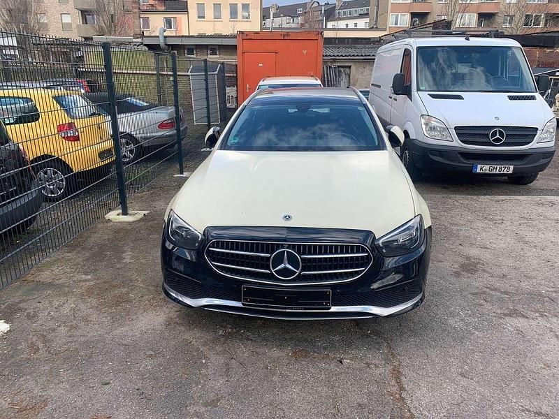 Gebraucht Mercedes E220 Avantgarde 200 PS (147 kW) 2022 Schwarz Kombi