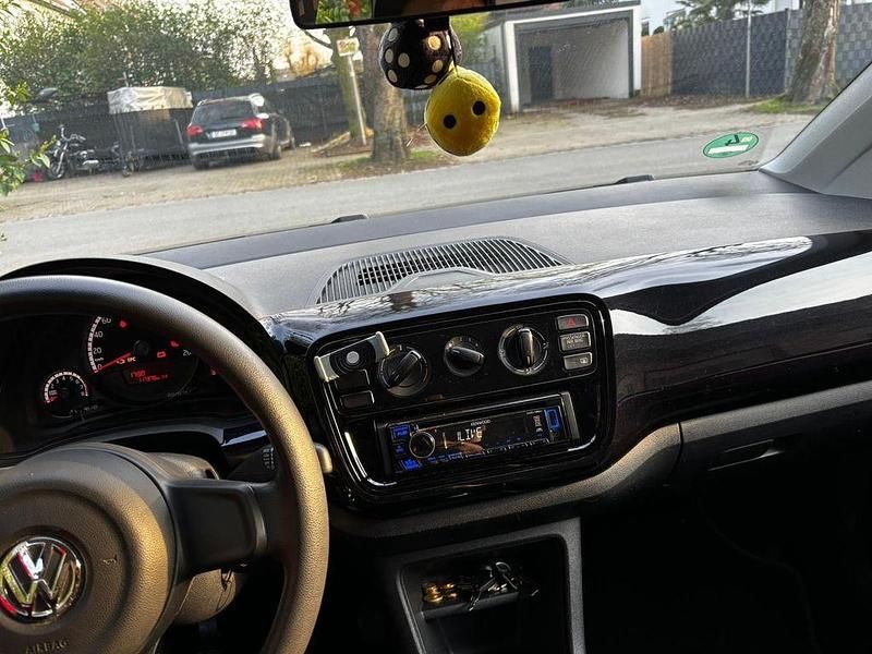 Second-hand VW up! 60 CP (44 kW) 2013 Roșu Hatchback