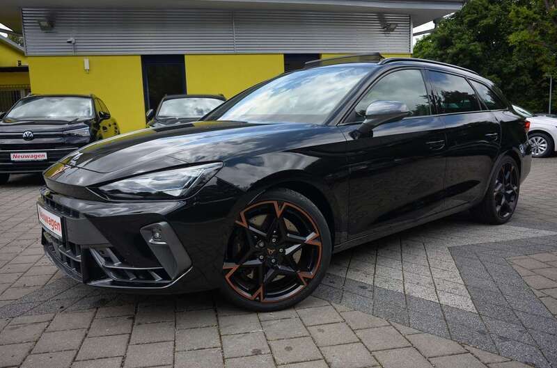 Nachtschwarz metallic Neu 2025 Cupra Leon VZ3 Kombi | 39.900 € (Superpreis) - Bild 1/4
