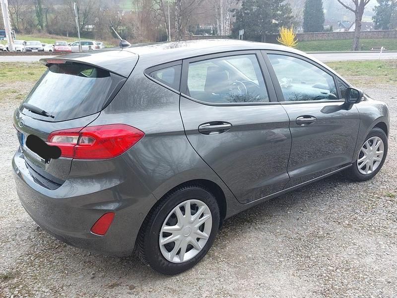 Gebraucht Ford Fiesta Cool & Connect 86 PS (63 kW) 2018 Grau Kleinwagen