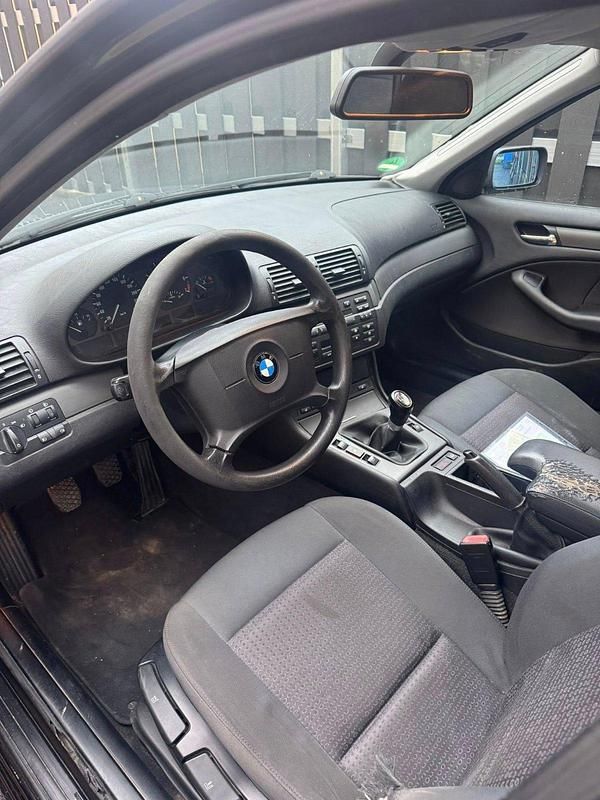 Gebraucht BMW 318 143 PS (105 kW) 2004 Schwarz Kombi