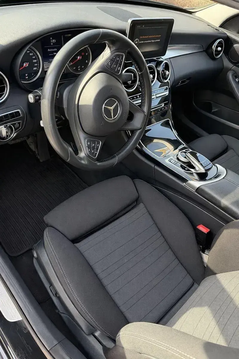 Gebraucht Mercedes C220 170 PS (125 kW) 2015 Schwarz Limousine