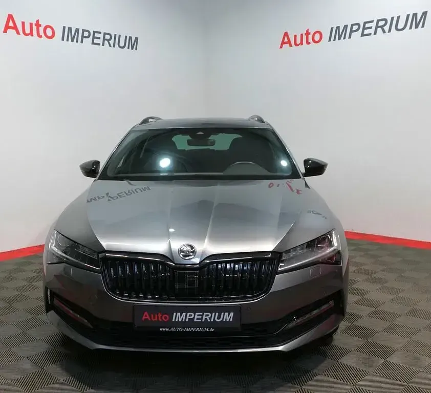 Gebraucht Skoda Superb SportLine 190 PS (139 kW) 2023 Graphite grey Kombi