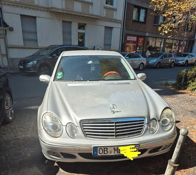 Silber Gebraucht 2003 Mercedes E270 Elegance Limousine | 4.499 € (Fairer Preis) - Bild 1/3
