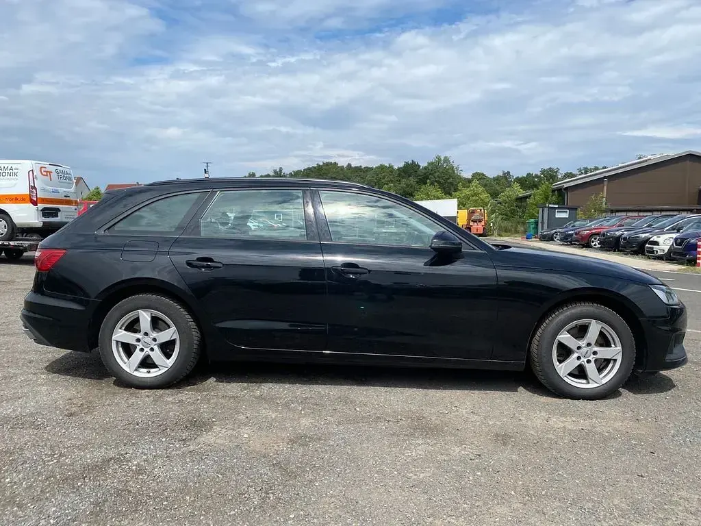Gebraucht Audi A4 Sport 163 PS (119 kW) 2022 Schwarz Kombi