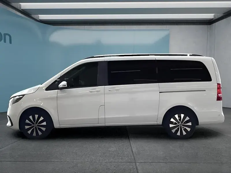 Gebraucht Mercedes V220 163 PS (119 kW) 2024 Weiß Van / Kleinbus