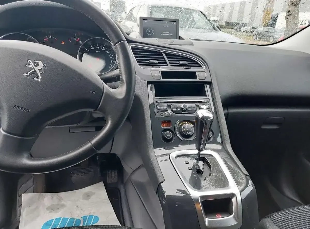 Gebraucht Peugeot 5008 Allure 120 PS (88 kW) 2016 Weiß Kombi