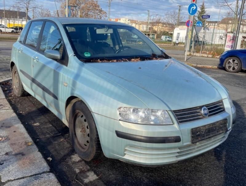 Grün Gebraucht 2002 Fiat Stilo Dynamic Kleinwagen | 599 € (Superpreis) - Bild 1/4