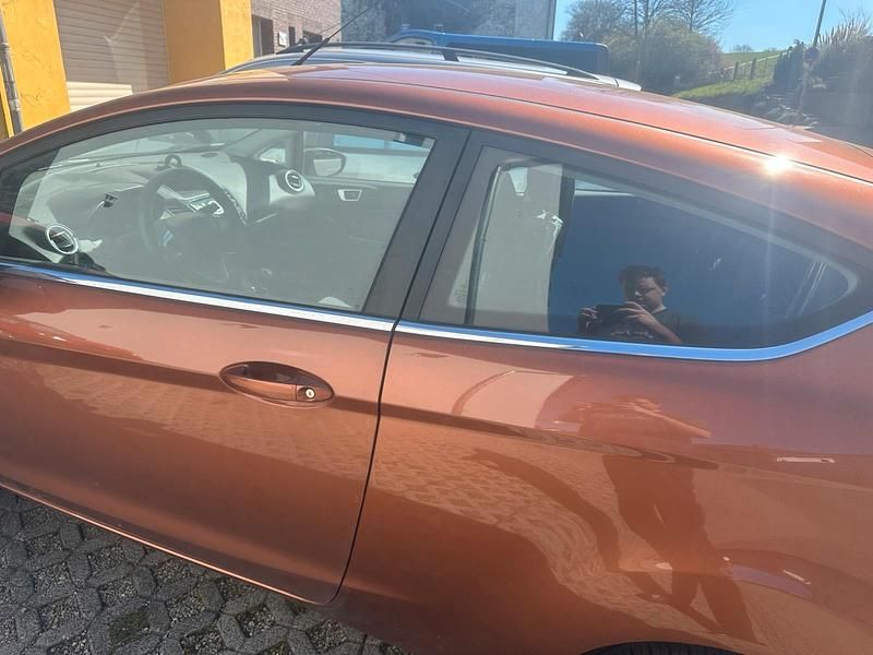 Gebraucht Ford Fiesta SYNC Edition 80 PS (58 kW) 2013 Braun Kleinwagen