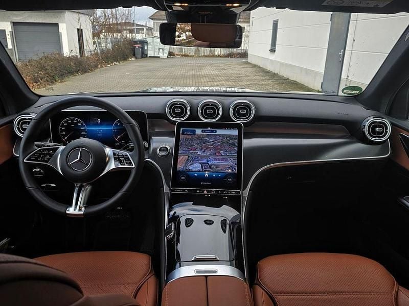 Gebraucht Mercedes GLC220 197 PS (144 kW) 2025 Silber SUV