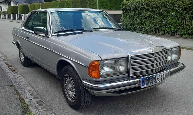Silber Gebraucht 1983 Mercedes 280 Coupé | 12.950 € - Bild 1/4