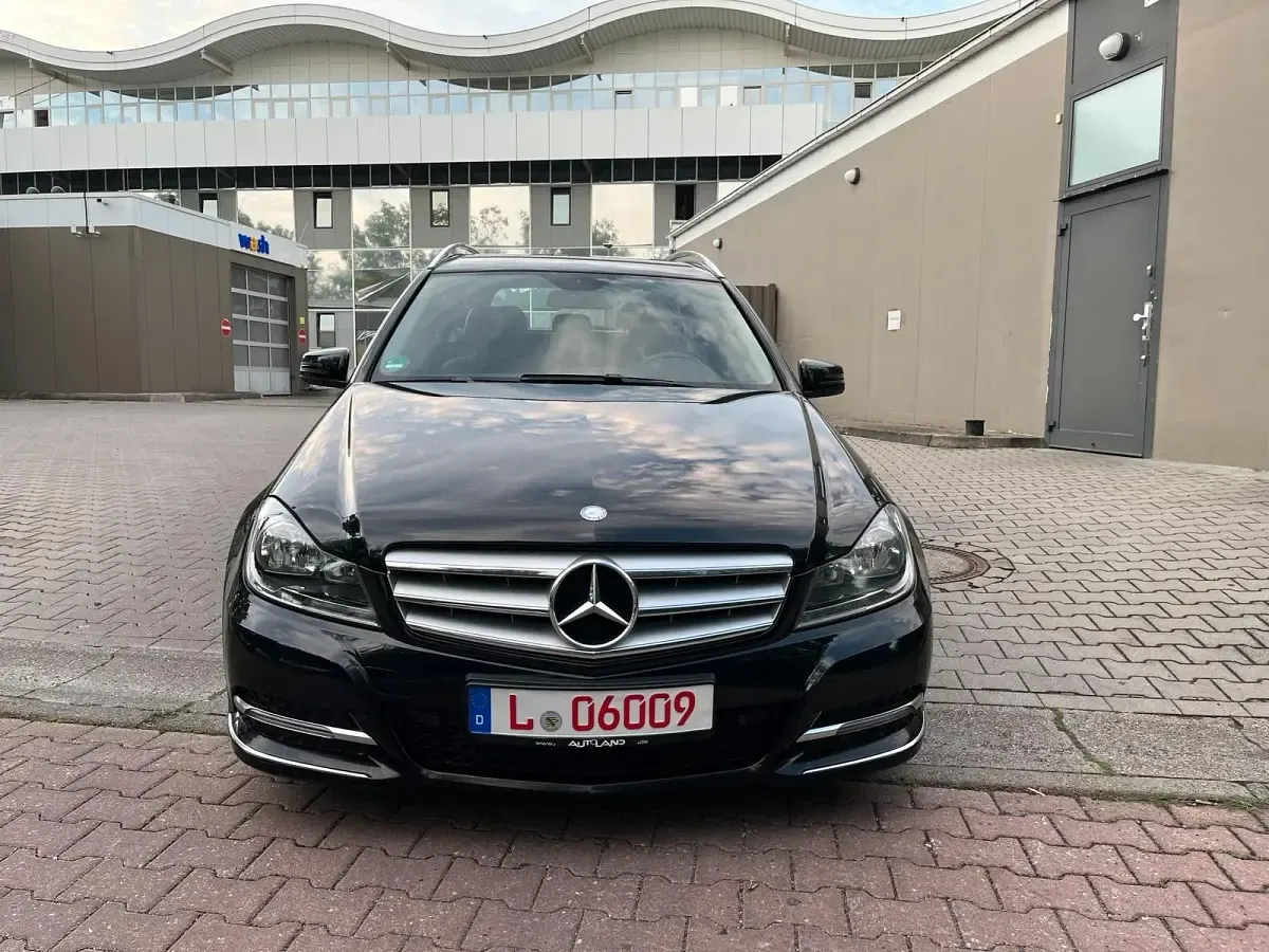 Gebraucht Mercedes C180 Avantgarde 156 PS (114 kW) 2014 Schwarz Kombi