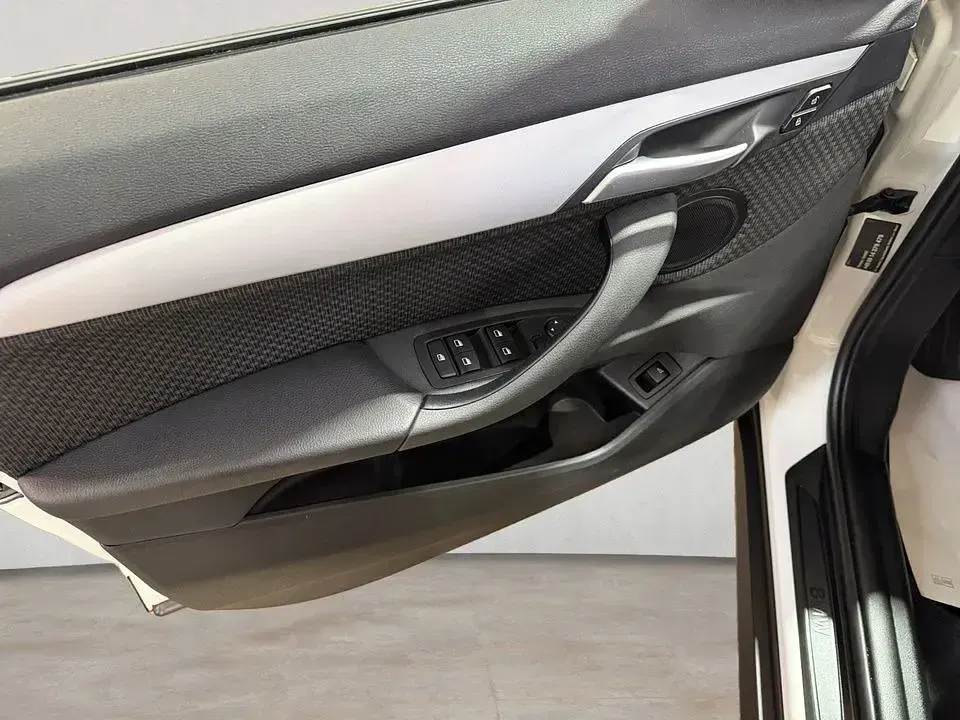 Używany BMW X1 Advantage 140 KM (102 kW) 2020 Biały SUV