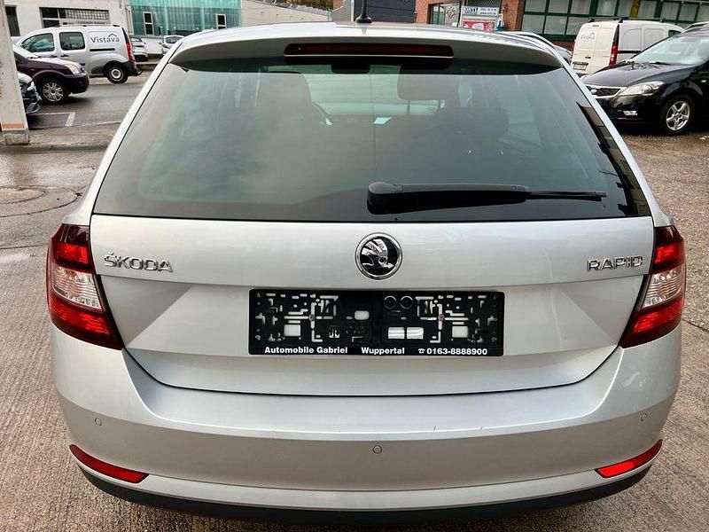 Gebraucht Skoda Rapid Drive 116 PS (85 kW) 2017 Silber Kleinwagen