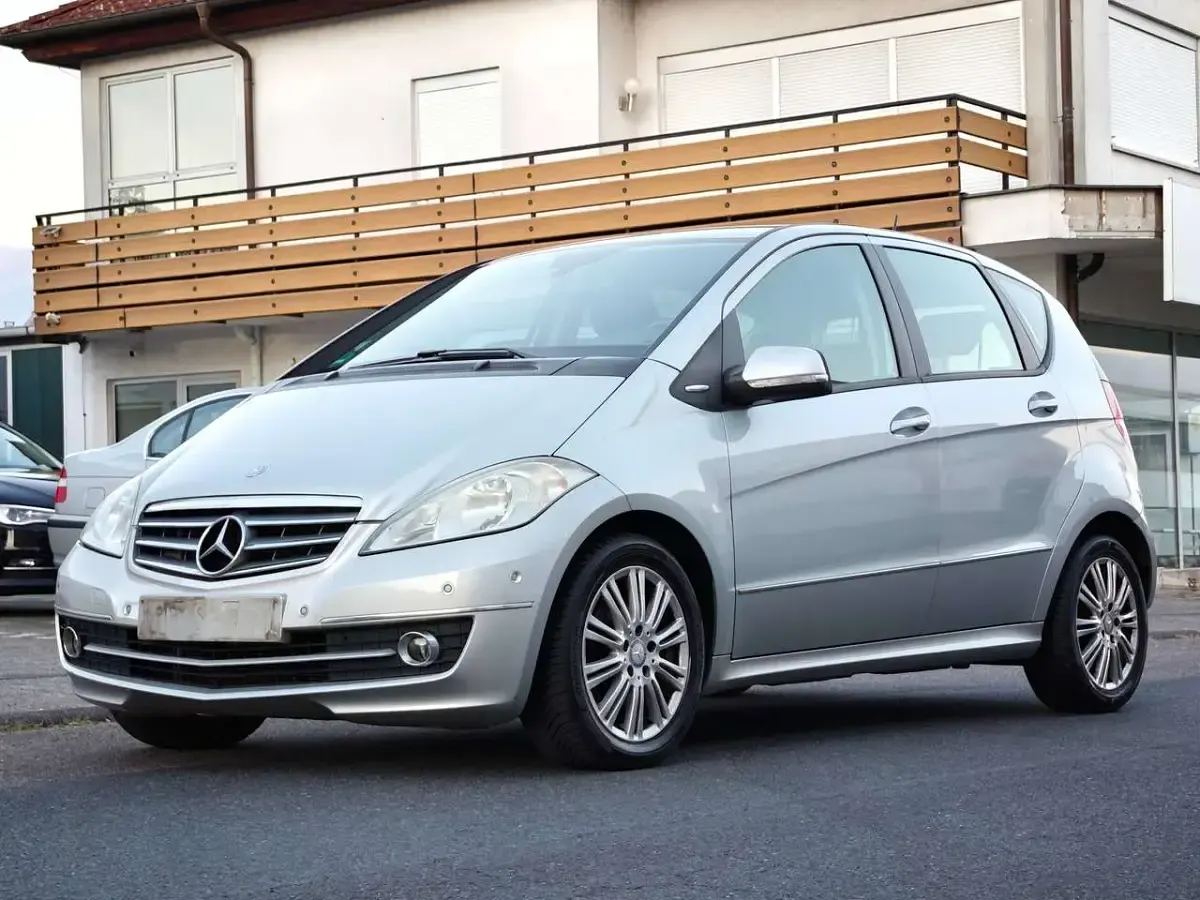 Gebraucht Mercedes A180 Elegance 116 PS (85 kW) 2010 Polarsilber  metalliclack Kleinwagen