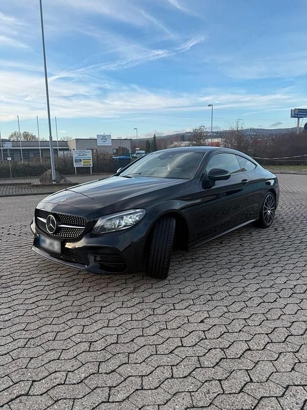 Gebraucht Mercedes C300 245 PS (180 kW) 2019 Schwarz Coupé