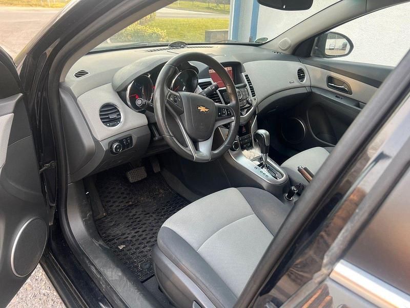 Gebraucht Chevrolet Cruze 141 PS (103 kW) 2010 Schwarz Limousine