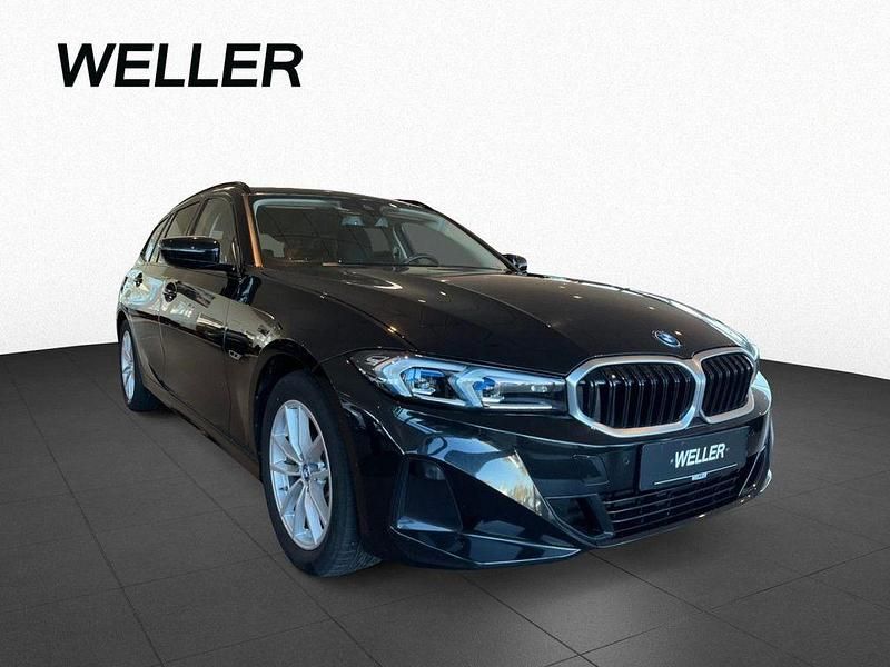 Gebraucht BMW 320e Shadowline 204 PS (150 kW) 2023 Black sapphire (schwarz) Kombi