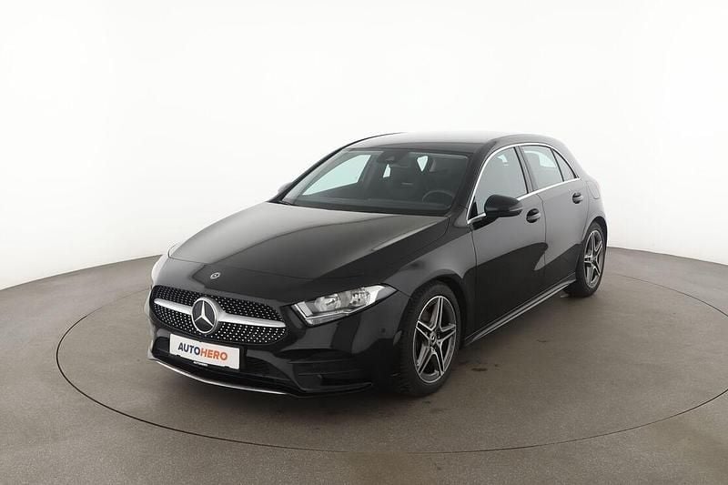 Schwarz Gebraucht 2020 Mercedes A180 AMG line Limousine | 21.730 € (Guter Preis) - Bild 1/3