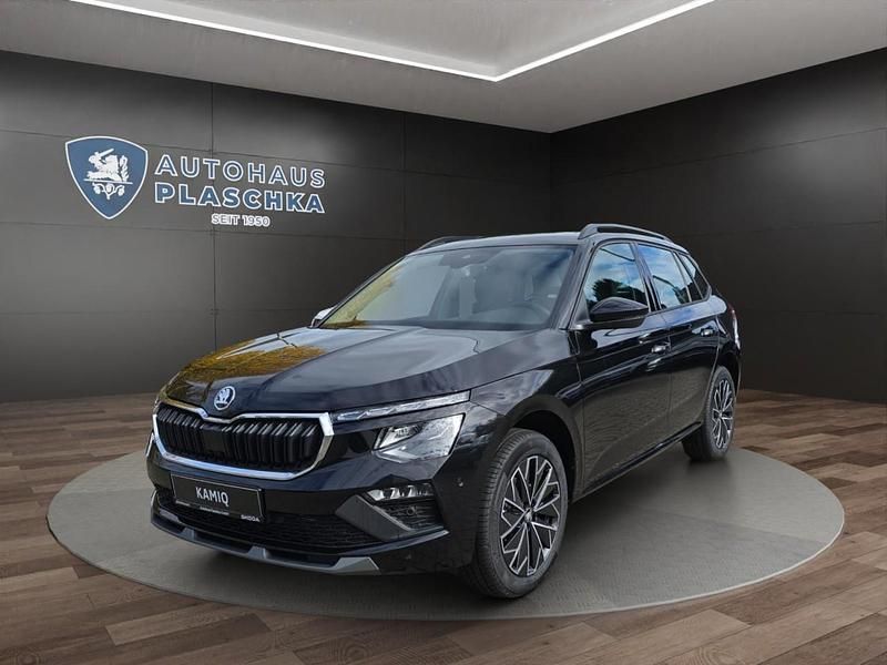 Blackmagic perleffekt (schwarz) Neu 2025 Skoda Kamiq Tour SUV | 39.665 € - Bild 1/4
