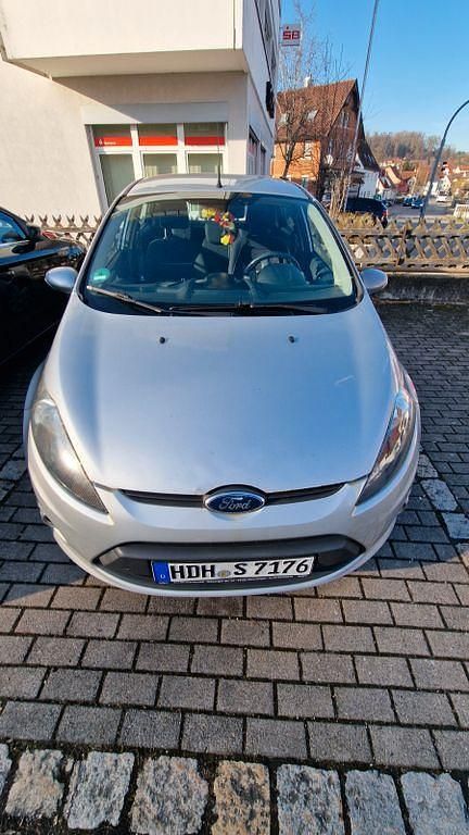 Gebraucht Ford Fiesta Trend 95 PS (69 kW) 2011 Silber Kleinwagen