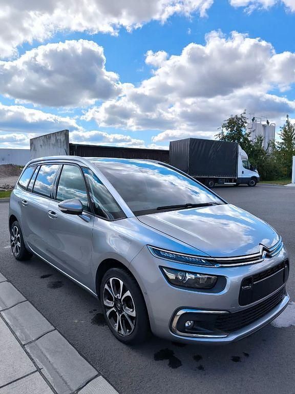 Grau Gebraucht 2020 Citroën C4 SpaceTourer Shine Van / Kleinbus | 12.900 € (Guter Preis) - Bild 1/4