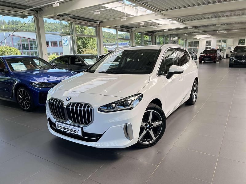 Weiß Gebraucht 2024 BMW 223 Active Tourer Luxury Line Van / Kleinbus | 39.290 € - Bild 1/4