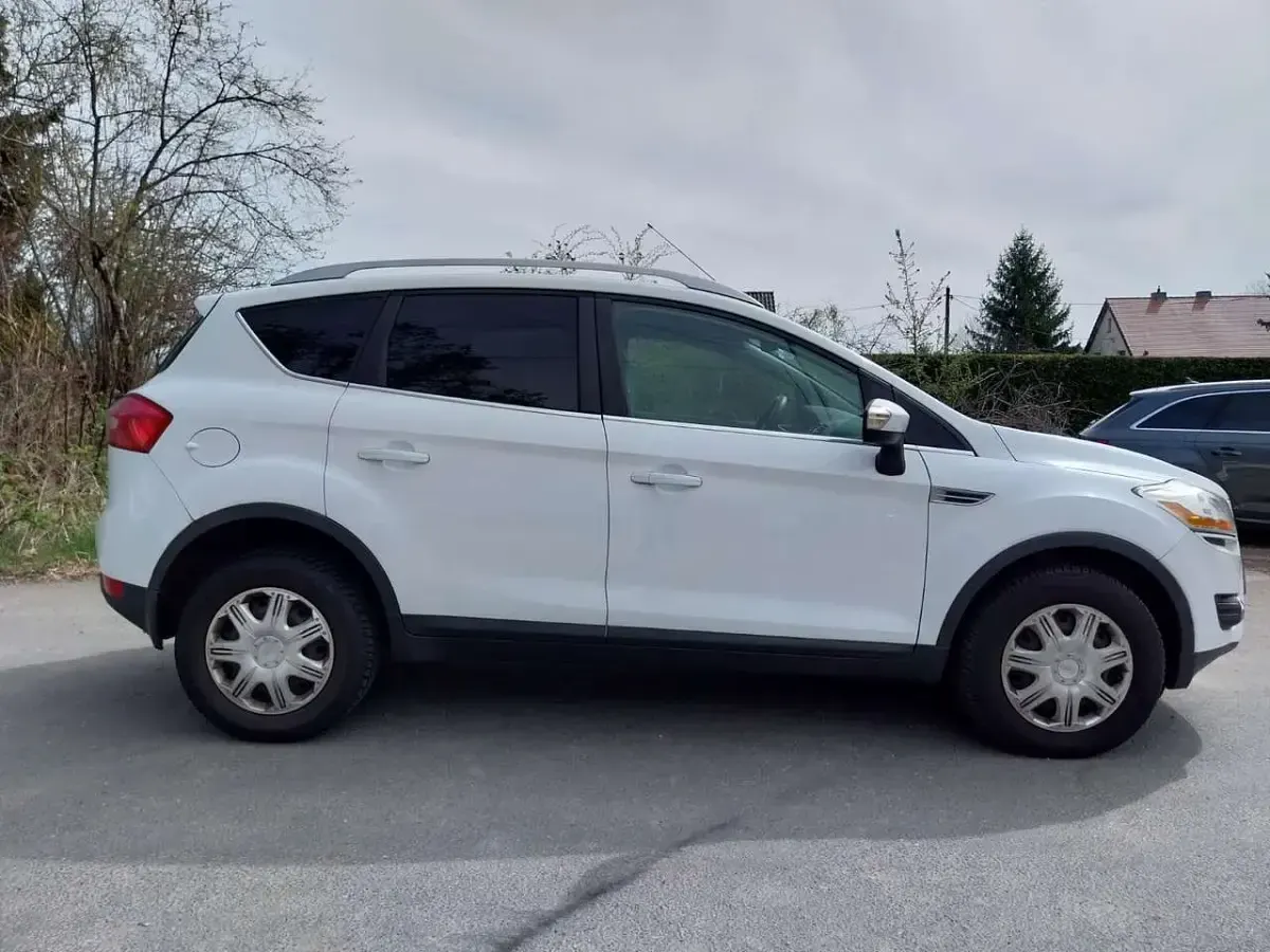 Gebraucht Ford Kuga 136 PS (100 kW) 2009 Frostweiß SUV