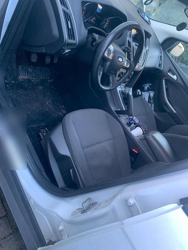 Gebraucht Ford Focus 101 PS (74 kW) 2014 Weiß Kombi