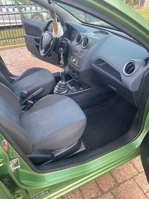 Gebraucht Ford Fiesta Ambiente 80 PS (58 kW) 2008 Grün Kleinwagen