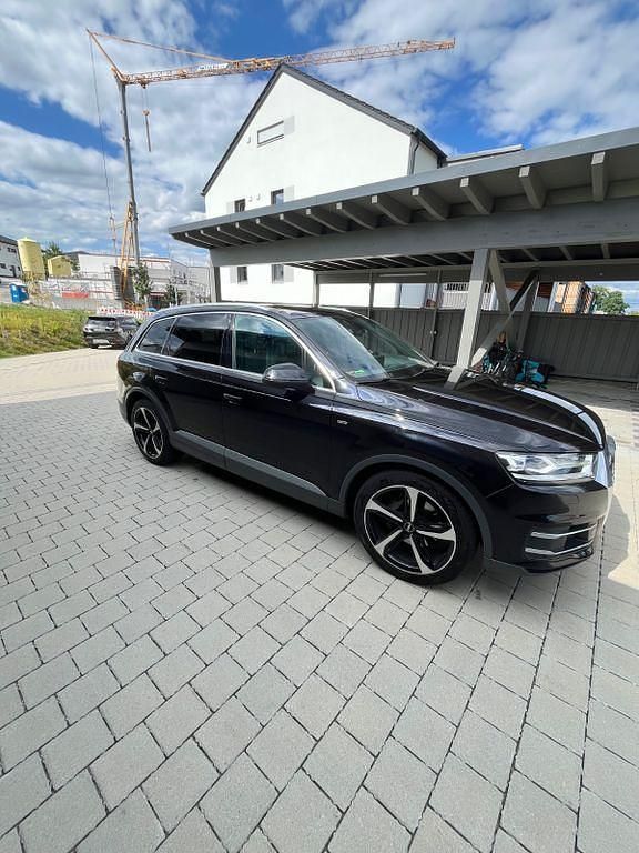Używany Audi Q7 Ambiente 272 KM (200 kW) 2018 Czarny SUV