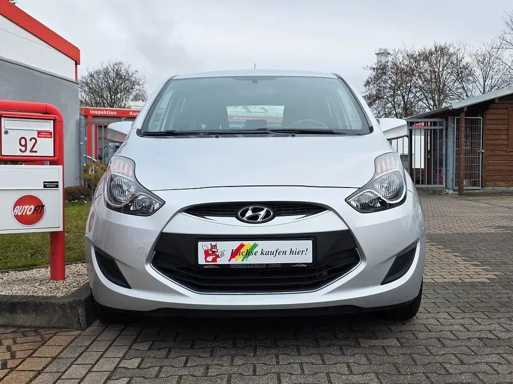 Gebraucht Hyundai ix20 90 PS (66 kW) 2012 Silber Kleinwagen