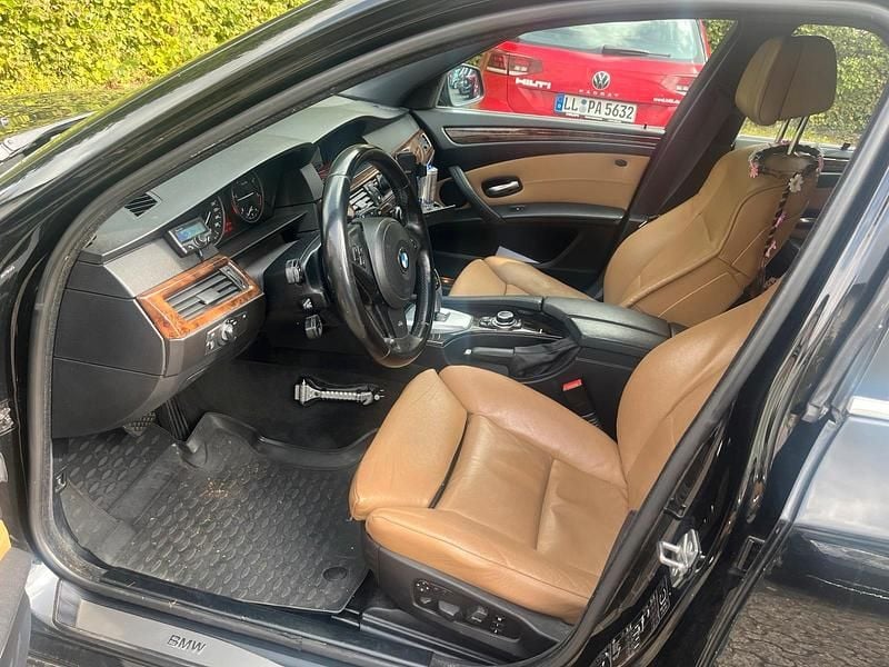 Gebraucht BMW 520 177 PS (130 kW) 2010 Schwarz Kombi