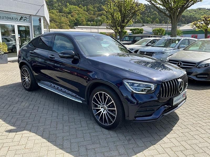 Gebraucht Mercedes GLC300 AMG line 245 PS (180 kW) 2020 Blau Coupé