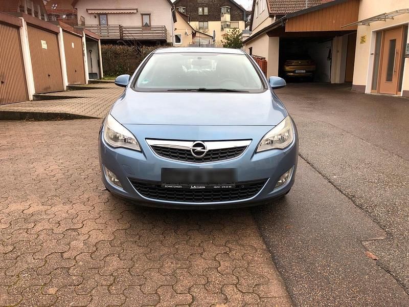 Blau Gebraucht 2010 Opel Astra Selection Kleinwagen | 3.700 € (Fairer Preis) - Bild 1/4
