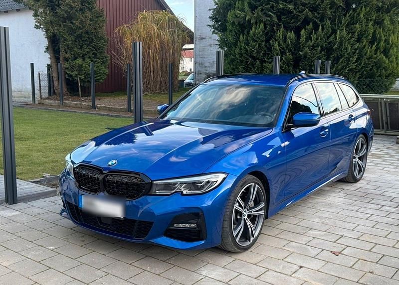 Blau Gebraucht 2021 BMW 330 M Sport Kombi | 29.880 € (Guter Preis) - Bild 1/4