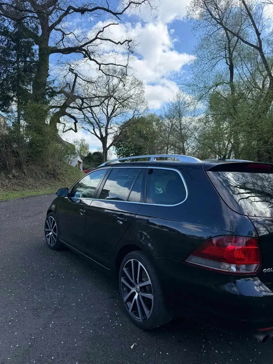 Second-hand VW Golf VII 140 CP (102 kW) 2012 Negru Berlinǎ