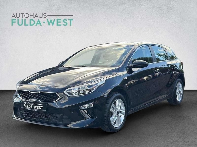 Zilinaschwarz metallic Gebraucht 2020 Kia Ceed Vision Limousine | 18.440 € (Etwas zu teuer) - Bild 1/4