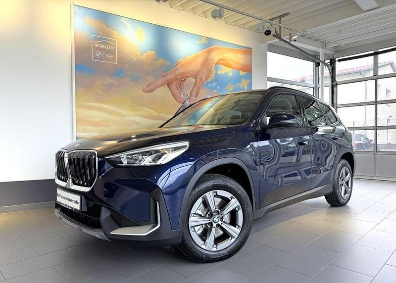 Tansanit blau metallic Gebraucht 2025 BMW X1 Sport Line SUV | 40.920 € (Guter Preis) - Bild 1/4