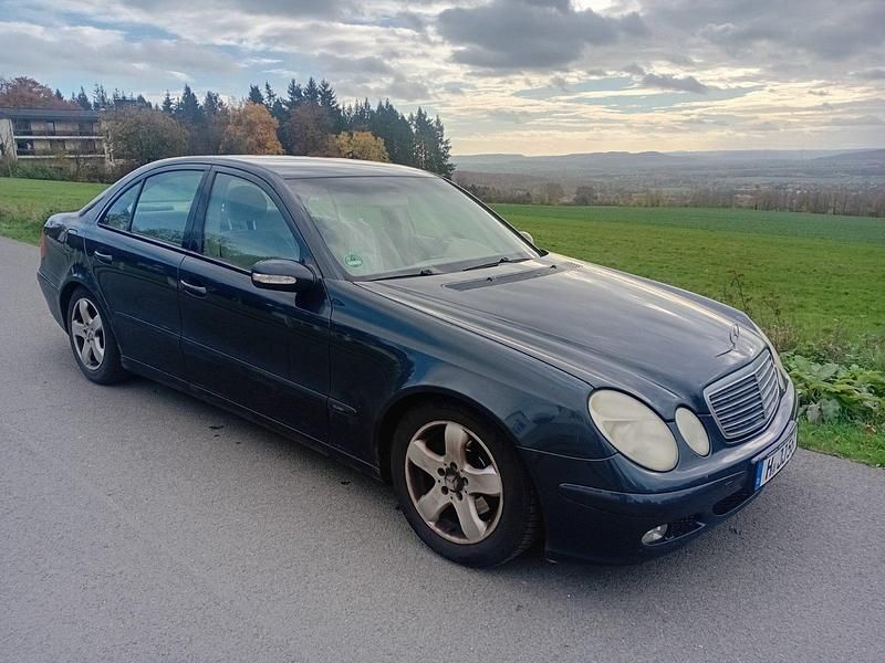 Schwarz Gebraucht 2002 Mercedes E240 Limousine | 1.800 € (Guter Preis) - Bild 1/4