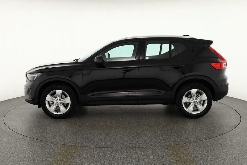 Neu Volvo XC40 163 PS (119 kW) 2025 Schwarz SUV