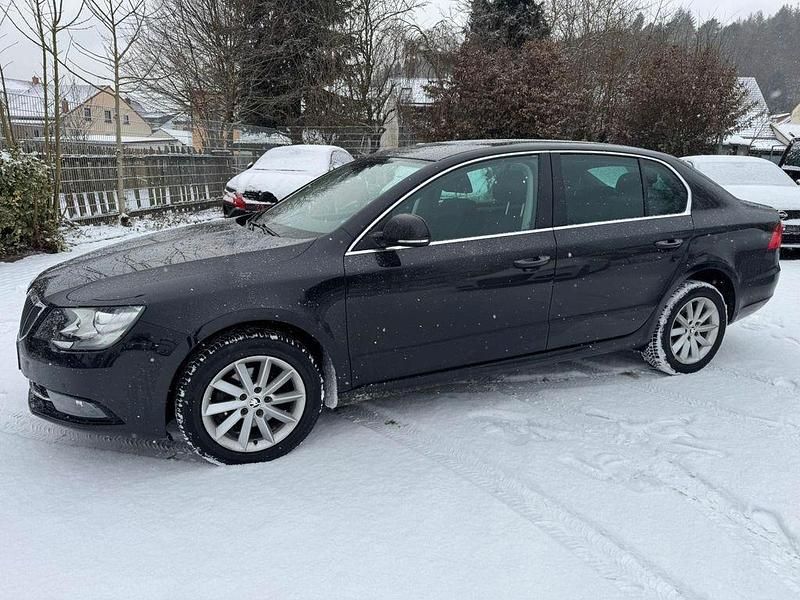 Schwarz Gebraucht 2014 Skoda Superb Ambition Limousine | 7.900 € (Fairer Preis) - Bild 1/4
