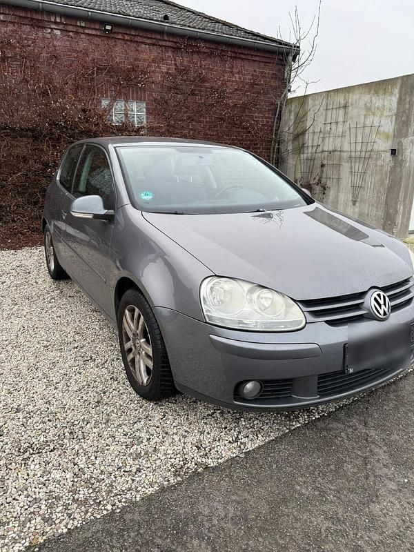 Grau Gebraucht 2007 VW Golf Limousine | 999 € (Superpreis) - Bild 1/4
