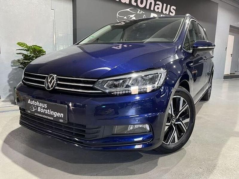 Blau Gebraucht 2023 VW Touran Comfortline Van / Kleinbus | 29.900 € (Fairer Preis) - Bild 1/4
